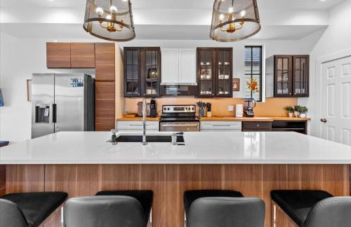 Spacious Downtown Indy Home Perfect for Groups - Photo 9