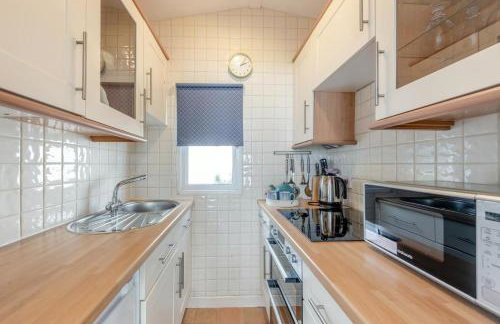 2 Bed in Stoke Fleming oc-bc777 - Photo 6