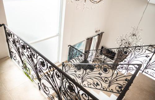 Elegant Hvar town villa with pool - Photo 46