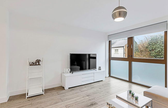 Newly Furnished and Bright Home - Foto 12