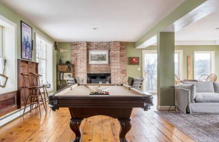 Historic & Secluded Estate on the Hudson River w/ Pool Sleeps 24 River House by Avantstay - Foto 5