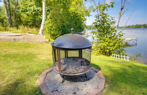 Lakefront Suring Home with Pool Table and Views! - Foto 40