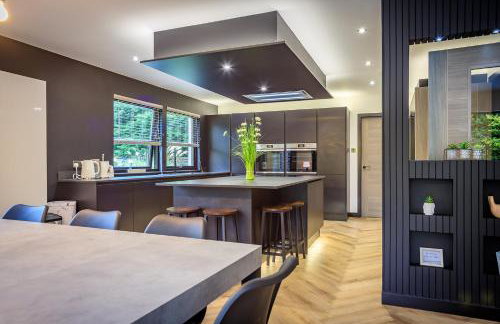 FAMILY FRIENDLY, HOT TUB, Fire Pit, Spacious & Modern - Foto 43