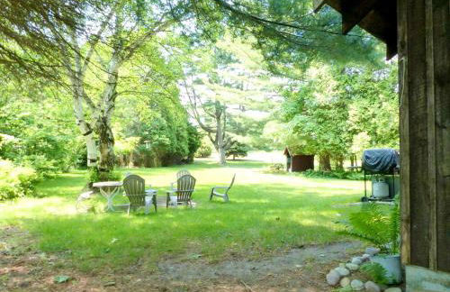 Rustic Cabin Rental on a Wildlife Sanctuary in Manistee, Michigan - Foto 12