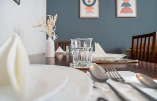 Spacious 3 Bed Flat-Free Parking-by Holiday Homes - Foto 13