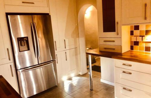 Chessington Blue with parking - Photo 1