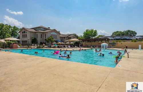 3BR Condo with Lake View - Trout Fishing - Playground - 2 Pools - Stairs Required - FREE TICKETS INCLUDED - PR69-9 - Foto 6