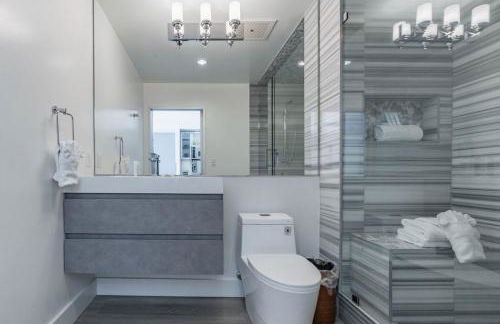 Skyline Escape in the Heart of Downtown - Foto 27