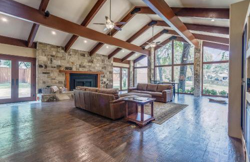 DFW Large Vacation Retreat with Private Pool and Hot Tub - Foto 27