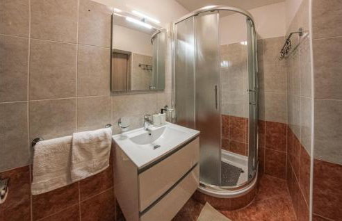 Stunning Apartment In Lovrecica - Foto 12