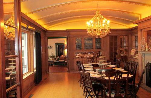 Amazing Villa Rental near Lake Michigan for Family or Group Glamping Vacations in Sheboygan, Wisconsin - Photo 4