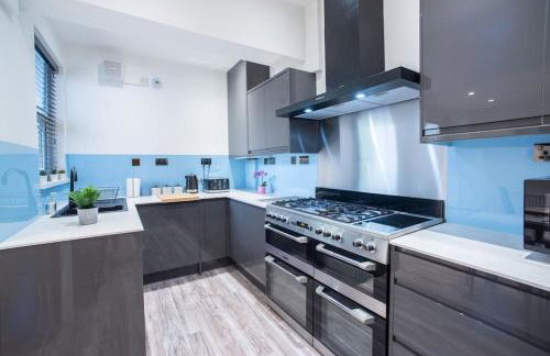 8 Bed, comfortably sleeps 10, 3 Bath house, 5 Mins Manchester Centre - Foto 11