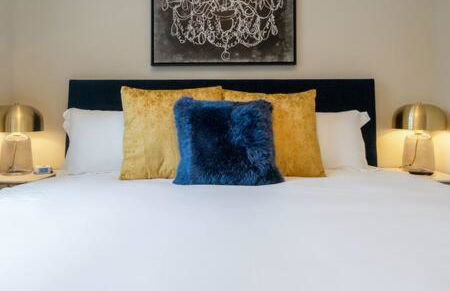 2 Homes, 7BR Rooftop Getaway In Trendy Town Near Downtown, 5 Mins to Nissan Stadium, Less than 10 Mins to Broadway, 24 Hr Hospitality, Great for Groups - Foto 42