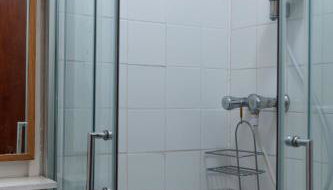 Studio apartment next to Highgate tube station - Foto 2, Shower