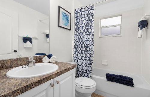 #370-Stunning 4 bed villa with south facing pool and spa with no rear neighbors - Foto 58