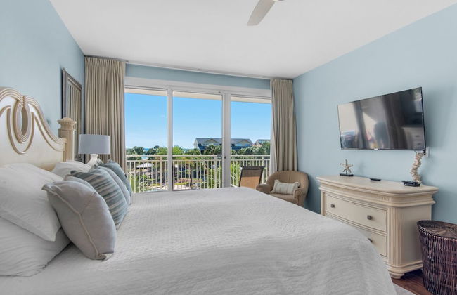 Spacious 2BR Condo w/ Partial Gulf Views, Pool, Across the Street From Beach! - Foto 3