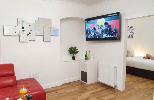 Glasgow Comfortable and Modern 3 Bedroom Mid Terraced Villa - Foto 12