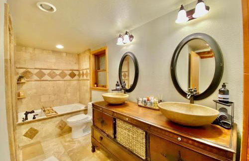 Blufftop Cabin Retreat Hot Tub and Fall Views! - Foto 17