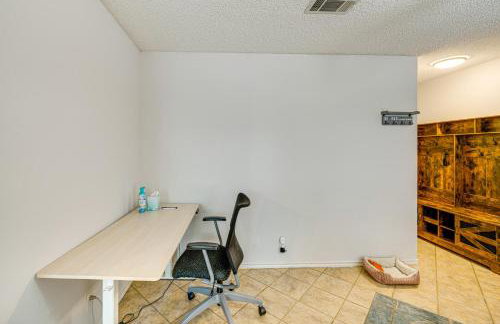 1 Mi to Denton Square Family Home with Fenced Yard! - Foto 6