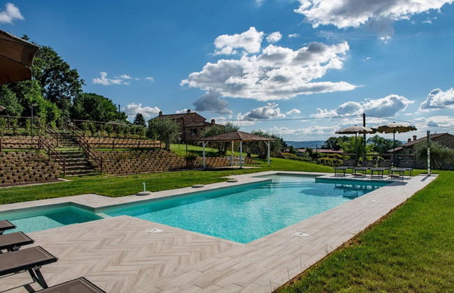 Farmhouse in Tuscany With Pool and Hill Views - Photo 15