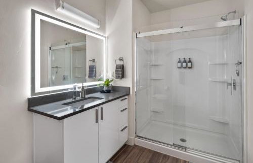 Deluxe 2BR Convention Center Gym, Pool, Htub, Pkg - Foto 28