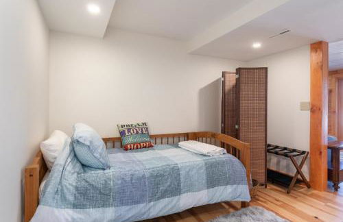 Hermit Lake Winter Retreat Ski, Skate & Game Room - Foto 33