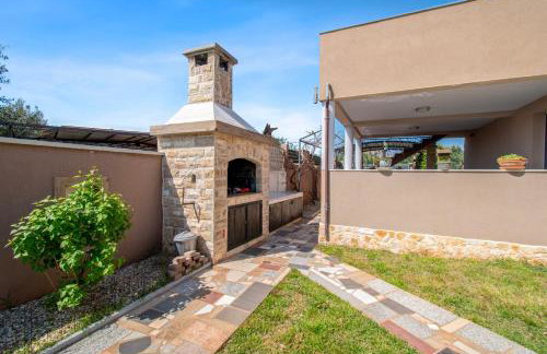 Holiday Home Enard with Jacuzzi by Istrabook - Foto 11