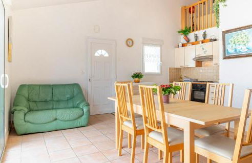 Awesome Home In La Faute Sur Mer - Photo 5