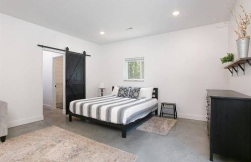 38-Acres of Luxury: 9BR, Indoor Pool, Gym, Near ND - Foto 39