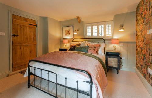 St James Cottage - Luxurious Dorset Escape in Idyllic Milton Abbas - Photo 17