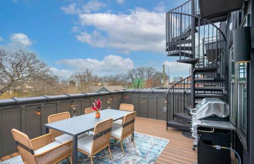 Roof Deck Grill VIEWS 2 Miles from Broadway - Foto 7