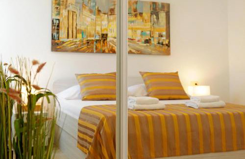 Modern 2-Bed Apt, Late check in available - Photo 31