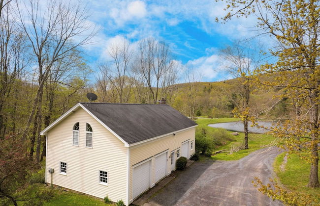 Secluded Estate w/ Guest House, Private Pond, Gym, & Movie Theater Sunny Pond - Foto 62