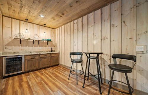 Honeysuckle Chalet - Luxe Mountain Chalet - Hot Tub, Wi-Fi, Pool Table, Party Deck, Fire Pit - 15 mins to Blue Ridge! - Foto 54