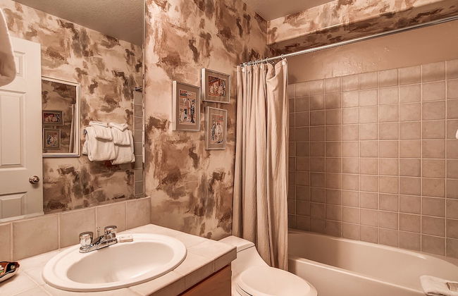 Bay Club Town Homes by CRMR - Foto 35