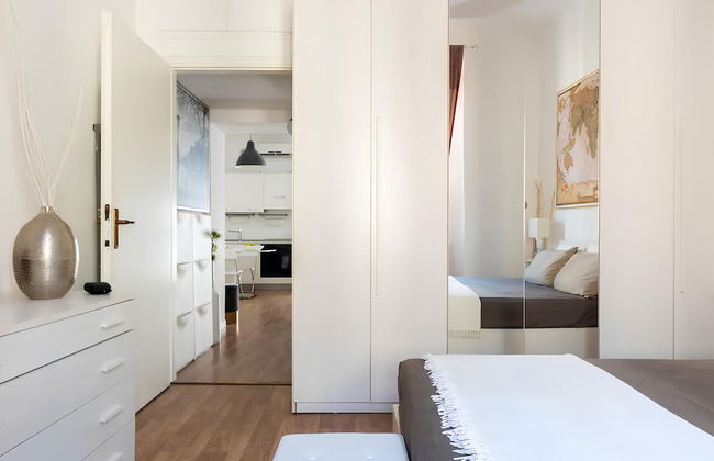 Charming Milanese Apartments - Photo 13