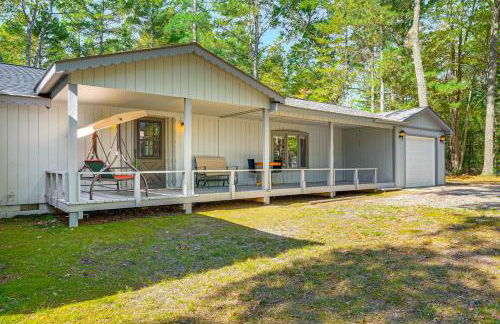 2 Blocks to Boat Ramp Higgins Lake House with Grill - Foto 1