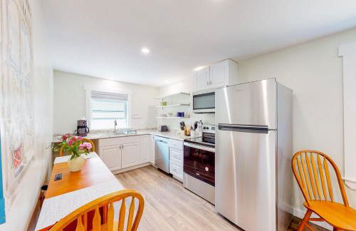 Shorebreeze Inn - Photo 26