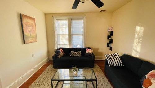 3BR 1BA Near Train Station Monthly Deal - Foto 2