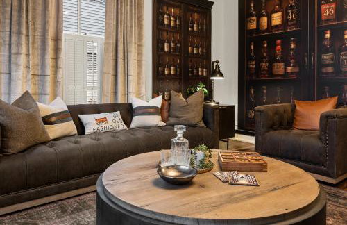 Bourbon-themed home w arcade & hot tub for groups - Foto 15