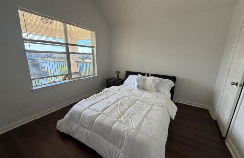 Luxury Lakefront 4BR - Corporate & Extended Stay Friendly - Foto 47