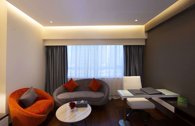 Number One Tower Suites - Photo 44