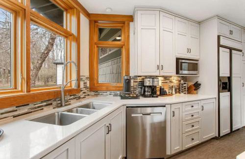 Beautiful Lakescape-4 BR Home with Heated Pool & Rec Space-Family Friendly - Foto 10