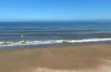 Appartement 5 personnes 65m2 avec balcon, vues partielles mer, 150m de la plage et centre, wifi et parking privé - Photo 23