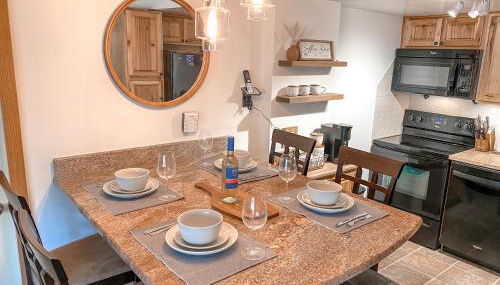 Ski-In Ski-out Luxury Condo with Hot Tub and pools - Foto 2