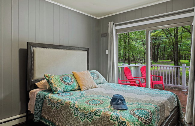 Frolic on Fern by Avantstay Enclosed Deck w/ Forest Views, Bar - Foto 102