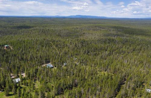 Grey Wolf Retreat by KABINO Sleeps 20 Commercial Kitchen Fire Pit WiFi Bunk Beds - Foto 2