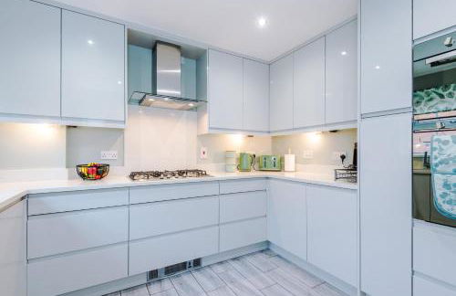 NEW! Incredible Home In Northwich By 53 Degrees Property, Perfect For Groups, FREE Parking! - Photo 16