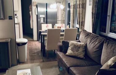 Logi-Bear Lodge with Hot Tub - Photo 12