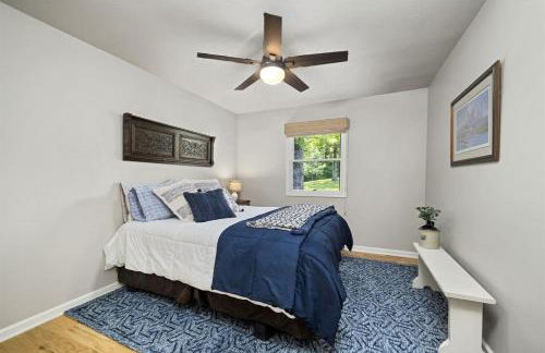 Family-Friendly 3BR Home w Bunk Room & Yard - Photo 27